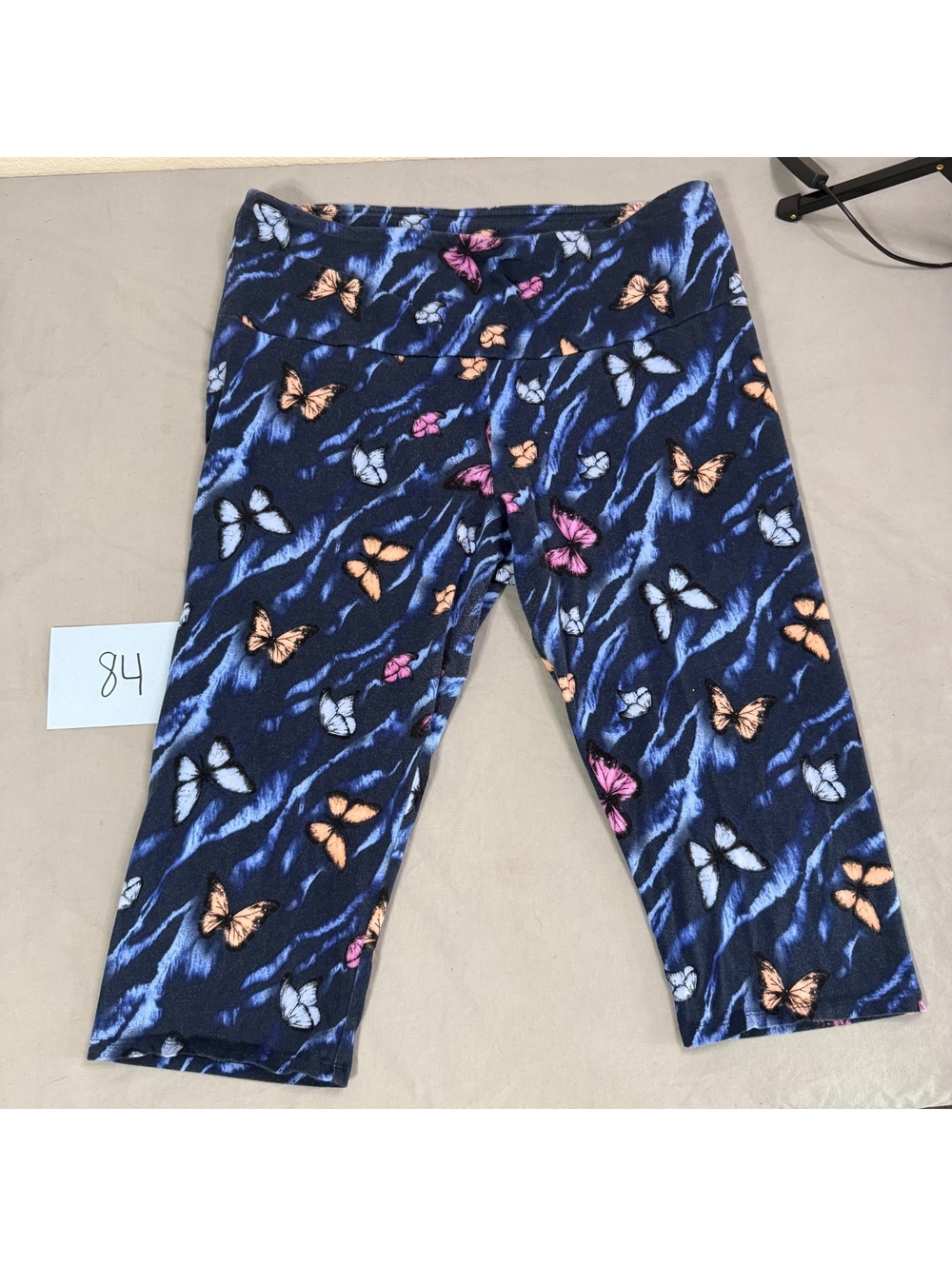 No Boundaries Women's XXL Butterfly Print Capri Leggings